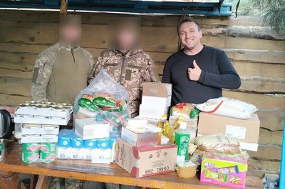 Андрій Абаєв з військовослужбовцями Андрій Абаєв з військовослужбовцями
