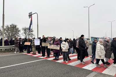 Перекривають автодорогу — на Житомирщині жителі села Березина проводять акцію протесту Перекривають автодорогу — на Житомирщині жителі села Березина проводять акцію протесту