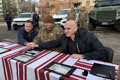 "Захищаємо сьогодні — заради завтра": у Миколаєві погасили марку, присвячену нацгвардійцям "Захищаємо сьогодні — заради завтра": у Миколаєві погасили марку, присвячену нацгвардійцям