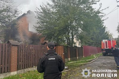 Наслідки атаки "шахедів" на Київщину: пошкоджені будинки та авто Наслідки атаки "шахедів" на Київщину: пошкоджені будинки та авто