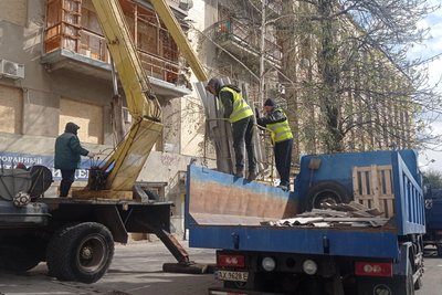 У центрі Харкова пошкоджені 111 будівель. Як усувають наслідки ракетних ударів РФ