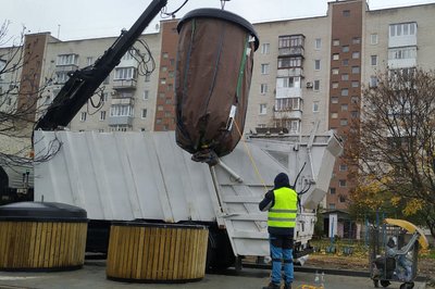 У Луцьку встановили 10 напівпідземних контейнерів для сміття У Луцьку встановили 10 напівпідземних контейнерів для сміття