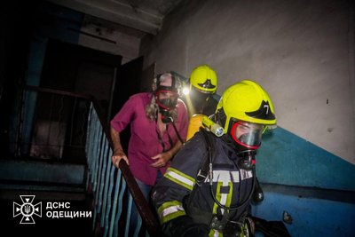 В Одесі вночі загорілась квартира: жителів евакуювали В Одесі вночі загорілась квартира: жителів евакуювали
