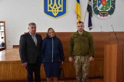 У громаді на Житомирщині військовим вручили посмертні та прижиттєві державні нагороди У громаді на Житомирщині військовим вручили посмертні та прижиттєві державні нагороди