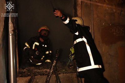 В Одесі сталась пожежа у житловому будинку, мешканців евакуювали В Одесі сталась пожежа у житловому будинку, мешканців евакуювали