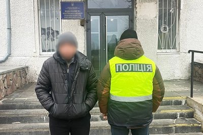На Житомирщині судитимуть лісівника, обвинуваченого у незаконному переправленні людей через держкордон На Житомирщині судитимуть лісівника, обвинуваченого у незаконному переправленні людей через держкордон