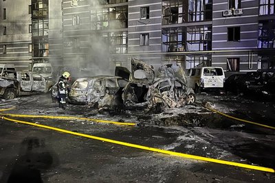 Вибух на автостоянці у спальному мікрорайоні Сум: наслідки атаки “шахеда” Вибух на автостоянці у спальному мікрорайоні Сум: наслідки атаки “шахеда”