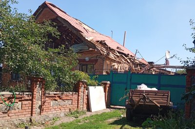 Пошкоджений після російського удару будинок у Калиновому Золочівської громади, 18 липня 2026 року Пошкоджений після російського удару будинок у Калиновому Золочівської громади, 18 липня 2026 року