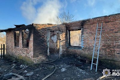 Загинули двоє малих дітей та подружжя: що відомо про пожежу в будинку на Житомирщині Загинули двоє малих дітей та подружжя: що відомо про пожежу в будинку на Житомирщині