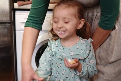 Заморські делікатеси готує сама: лучанка варить 10 сортів сиру вдома на кухні Заморські делікатеси готує сама: лучанка варить 10 сортів сиру вдома на кухні