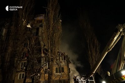 Пошкоджена багатоповерхівка Пошкоджена багатоповерхівка