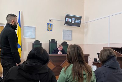 Обвинувачених доставили під конвоєм: на Житомирщині почався суд у справі про теракт біля будівлі ТЦК у Бердичеві Обвинувачених доставили під конвоєм: на Житомирщині почався суд у справі про теракт біля будівлі ТЦК у Бердичеві