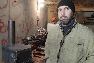 Енергетики "Житомиробленерго" виготовили 5000 окопних свічок та 30 "буржуйок" для ЗСУ Енергетики "Житомиробленерго" виготовили 5000 окопних свічок та 30 "буржуйок" для ЗСУ