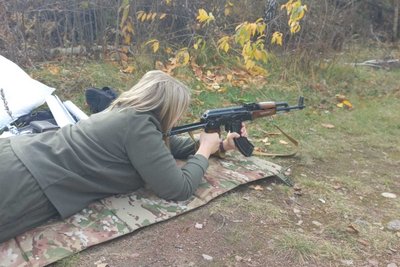 Стріляли, долали мінні пастки та рятували поранених — у громаді на Житомирщині цивільних навчали азам нацспротиву Стріляли, долали мінні пастки та рятували поранених — у громаді на Житомирщині цивільних навчали азам нацспротиву