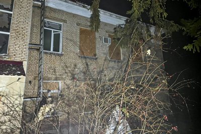 Адміністративна будівля у Великому Бурлуку, яку атакували російські дрони в ніч на 30 січня 2026 року Адміністративна будівля у Великому Бурлуку, яку атакували російські дрони в ніч на 30 січня 2026 року