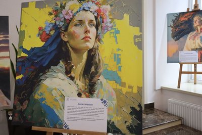 " У серці з Україною": у Вінниці відкрилася благодійна виставка на підтримку захисників " У серці з Україною": у Вінниці відкрилася благодійна виставка на підтримку захисників