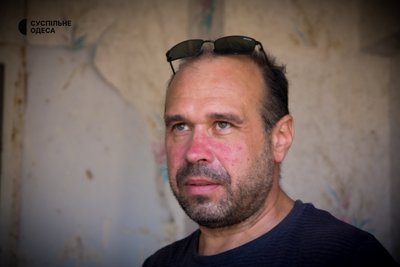 "Побачив ікону, взяв у руки й просто вистрибнув у вікно". Фоторепортаж з обстріляної Затоки на Одещині "Побачив ікону, взяв у руки й просто вистрибнув у вікно". Фоторепортаж з обстріляної Затоки на Одещині