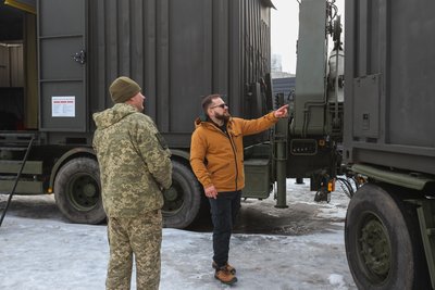 Волонтери передали МТО військовим Волонтери передали МТО військовим