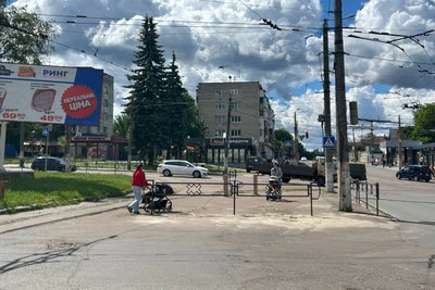 Падав на вулицях міста: ветеран на протезі перевірив безбар'єрність Житомира Падав на вулицях міста: ветеран на протезі перевірив безбар'єрність Житомира