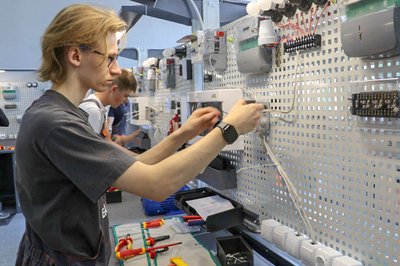 У Житомирі відкрили центр електротехнічного напрямку для студентів Професійного коледжу технічних інновацій У Житомирі відкрили центр електротехнічного напрямку для студентів Професійного коледжу технічних інновацій