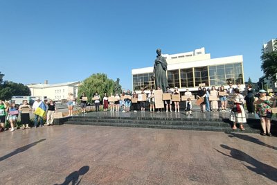 Вимоги розширили: у Луцьку другий день поспіль мітингувальники збираються на підтримку Федорова Вимоги розширили: у Луцьку другий день поспіль мітингувальники збираються на підтримку Федорова