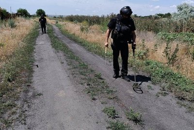 Піротехніки з Рівненщини шукають боєприпаси Піротехніки з Рівненщини шукають боєприпаси