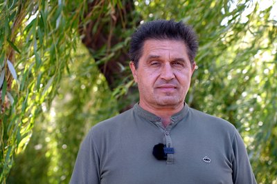 "Землянку викопаю, у підвал піду, та не поїду". Розповіді людей, які не виїздять з прифронтового Мирнограда "Землянку викопаю, у підвал піду, та не поїду". Розповіді людей, які не виїздять з прифронтового Мирнограда