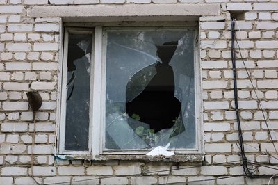 Поранені двоє дітей: військові РФ атакували дроном багатоповерхівки в Глухові Поранені двоє дітей: військові РФ атакували дроном багатоповерхівки в Глухові