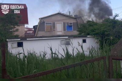 Російські дрони атакували південь Одещини: пошкоджений будинок, сталася пожежа Російські дрони атакували південь Одещини: пошкоджений будинок, сталася пожежа