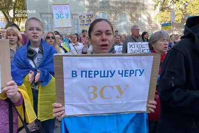 Мітинг поряд з одеською мерією Мітинг поряд з одеською мерією