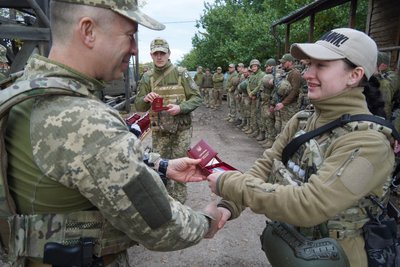 Генерал-полковник вручив нагороди десантникам Генерал-полковник вручив нагороди десантникам