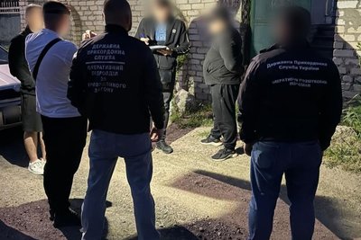 8 тисяч доларів за перетин кордону: на Одещині затримали чоловіка та військового у СЗЧ 8 тисяч доларів за перетин кордону: на Одещині затримали чоловіка та військового у СЗЧ
