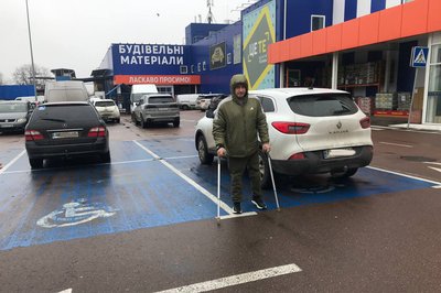У Житомирі бракує паркувальних місць для водіїв із інвалідністю — ветеран війни Олександр Кондратенко У Житомирі бракує паркувальних місць для водіїв із інвалідністю — ветеран війни Олександр Кондратенко