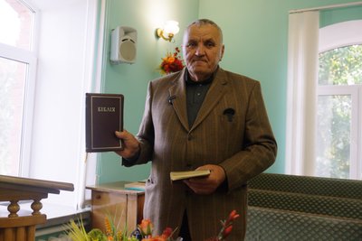 Вимираючі села: як живе пастор у селі на Житомирщині, де залишилися близько 20 людей Вимираючі села: як живе пастор у селі на Житомирщині, де залишилися близько 20 людей