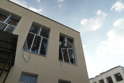 Російська армія вдруге атакувала школу в Сумах Російська армія вдруге атакувала школу в Сумах