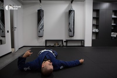 Тренування з джиу-джитсу у клубі реабілітації ветеранів у Києві Тренування з джиу-джитсу у клубі реабілітації ветеранів у Києві
