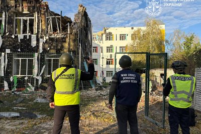 РФ другу ніч поспіль бʼє по Чугуєву: постраждали п'ятеро людей, пошкоджений навчальний заклад РФ другу ніч поспіль бʼє по Чугуєву: постраждали п'ятеро людей, пошкоджений навчальний заклад