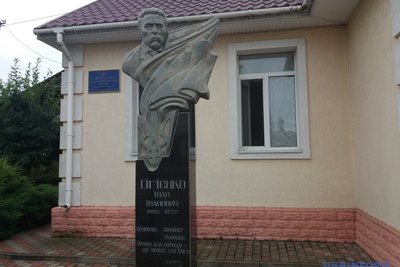 Перша Біблія українською: на Житомирщині зберігається першодрук Святого Письма, яке переклав Іван Огієнко Перша Біблія українською: на Житомирщині зберігається першодрук Святого Письма, яке переклав Іван Огієнко