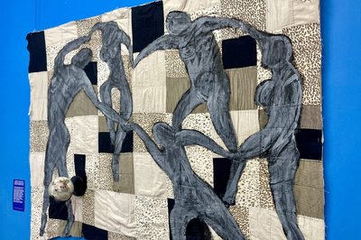 "Моє мистецтво дивне, але воно торкає", — одеська художниця у Житомирі розповіла, чому створює живопис на старих килимах "Моє мистецтво дивне, але воно торкає", — одеська художниця у Житомирі розповіла, чому створює живопис на старих килимах