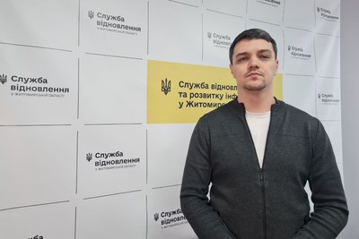 Через снігопад у Житомирі та області прибирають дороги й вулиці Через снігопад у Житомирі та області прибирають дороги й вулиці