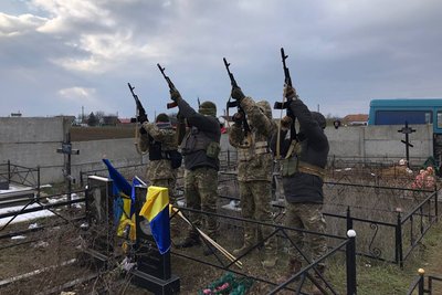 На Миколаївщині попрощалися із загиблим військовослужбовцем На Миколаївщині попрощалися із загиблим військовослужбовцем