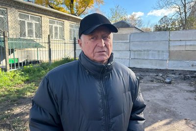 В Житомирі на місці проїзду до багатоповерхівки збудували бетонну стіну — місцеві жителі виступили проти В Житомирі на місці проїзду до багатоповерхівки збудували бетонну стіну — місцеві жителі виступили проти