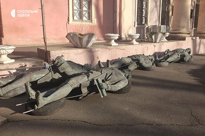 Пам'ятники Катерині II та Суворову в Одесі перенесли до музею Пам'ятники Катерині II та Суворову в Одесі перенесли до музею