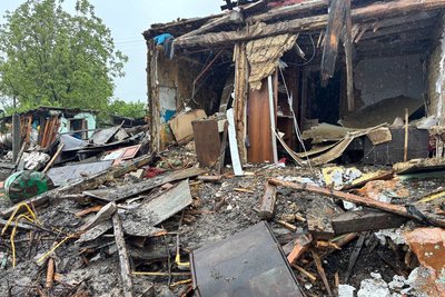 Наслідки обстрілу громади на Житомирщині: пошкоджені пів сотні будинків і майже стільки ж квартир Наслідки обстрілу громади на Житомирщині: пошкоджені пів сотні будинків і майже стільки ж квартир