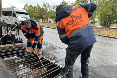 У Миколаєві комунальники ліквідовують наслідки негоди У Миколаєві комунальники ліквідовують наслідки негоди