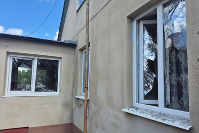 Слатине на Харківщині росіяни обстріляли з РСЗВ: поранена жінка Слатине на Харківщині росіяни обстріляли з РСЗВ: поранена жінка