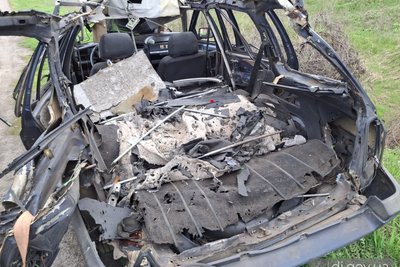 РФ вдарила дроном по авто у Слатиному РФ вдарила дроном по авто у Слатиному