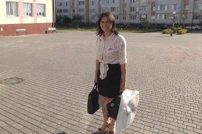 У кошиках, відрах і візочках: в луцькому ліцеї діти влаштували день без ранців У кошиках, відрах і візочках: в луцькому ліцеї діти влаштували день без ранців