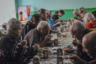 З Часів Яра на Хмельниччину: як старенькі у хоспісі звикають до нового житла З Часів Яра на Хмельниччину: як старенькі у хоспісі звикають до нового житла