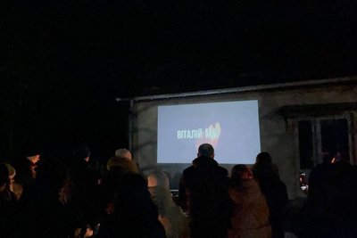 У 17 громадах Дубенщини одночасно засвітили імена полеглих військових У 17 громадах Дубенщини одночасно засвітили імена полеглих військових